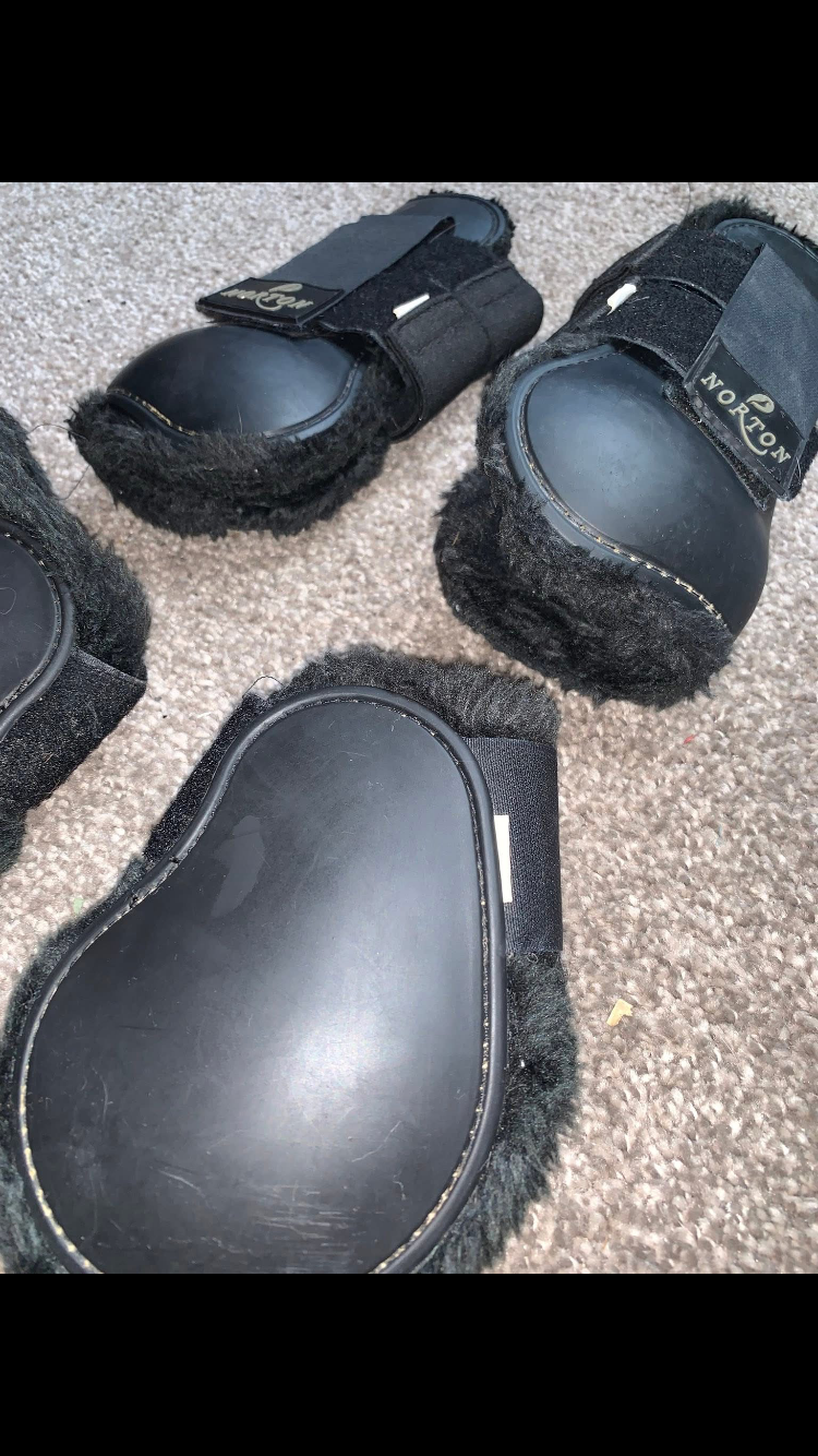 ๐ Preloved Black Norton Brushing Boot Set โ Size Full ๐