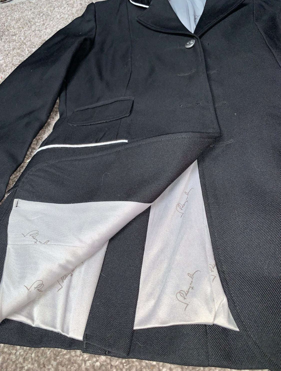 ✨ Preloved Kids Show Jacket – Size 150 (Approx. 12/14yrs) ✨